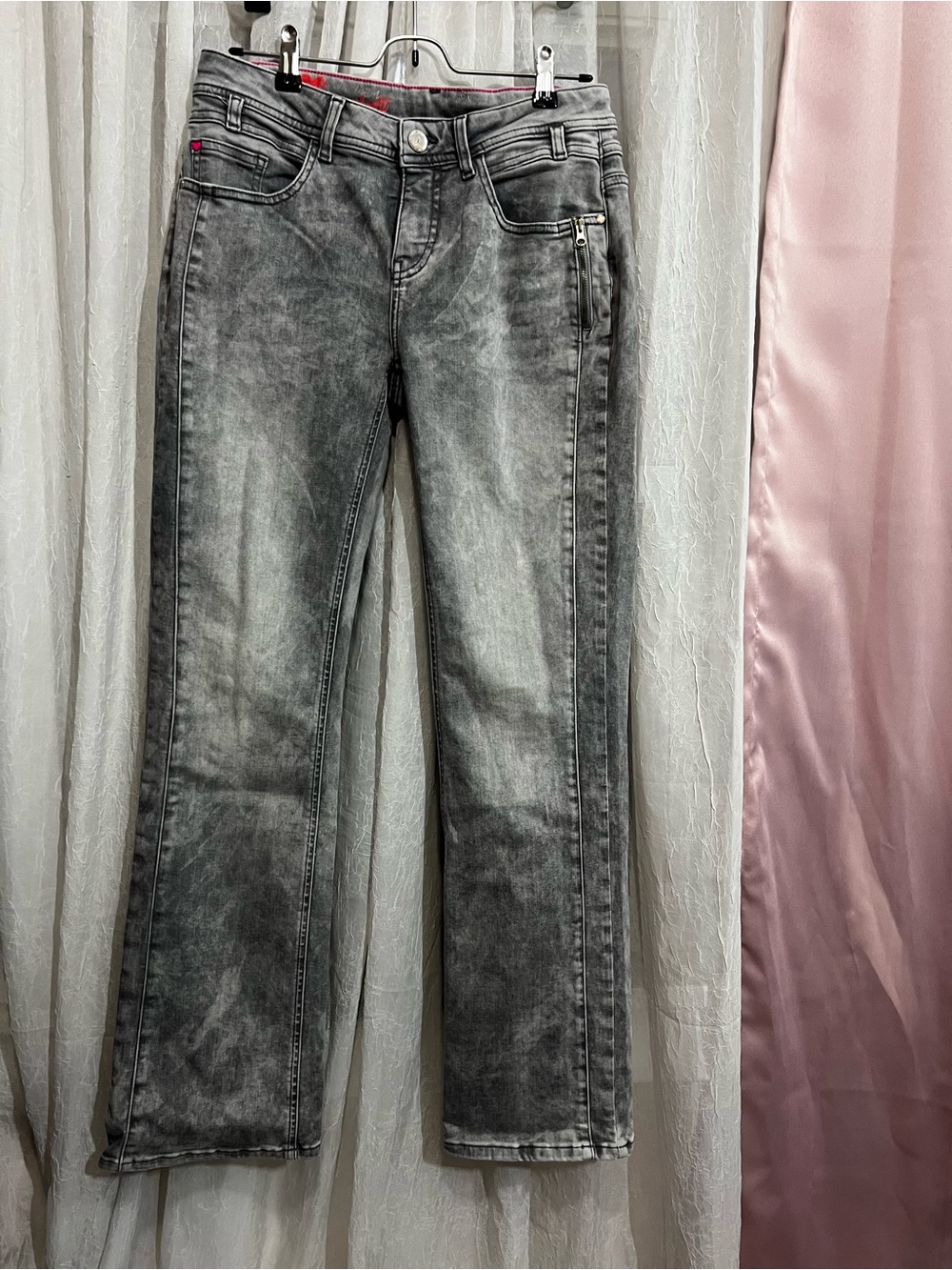 Women's Straight Leg Jeans in Washed Gray